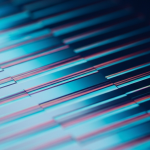 Halbleiter-Wafer mit cyan-magenta Interferenzmustern auf weißem Reinraumhintergrund