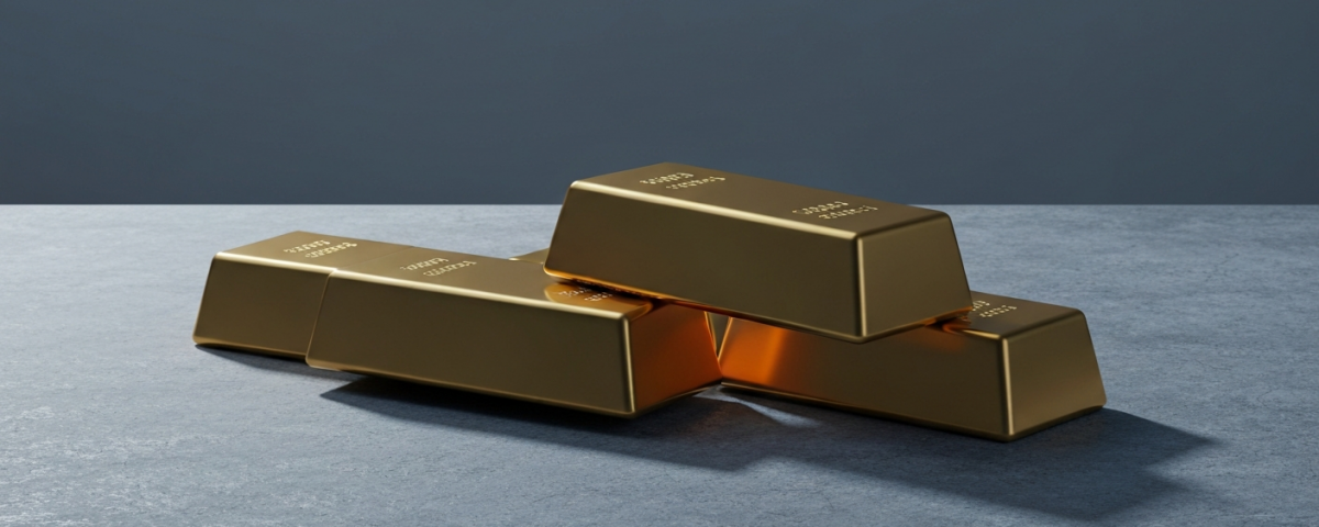 Polierte Goldbarren auf grauer Steinoberfläche im Studiolich – Symbol für Goldpreis und Edelmetallmarkt