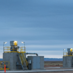 Uran-ISL-Anlage in Wyoming unter bedecktem Himmel mit grauer Industrieinfrastruktur