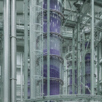 Industrielle Trennanlage für polymetallische Erze mit Aufbereitungskolonnen in kühlem Licht